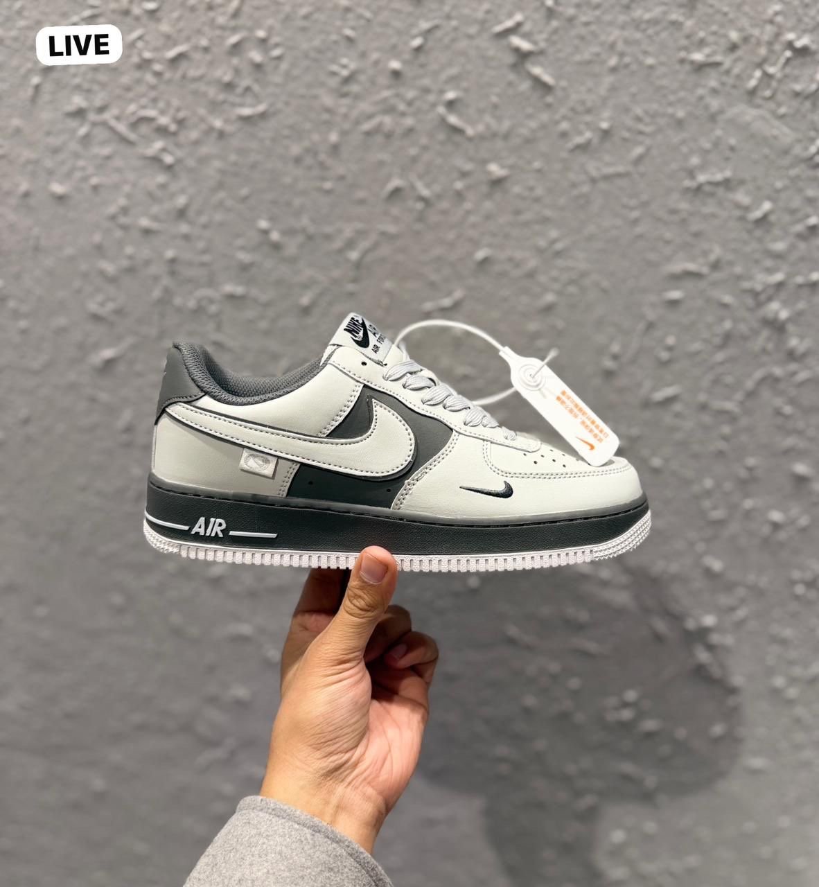 NIKE AIRFORCE ONE GREY METALLIC - Image 6