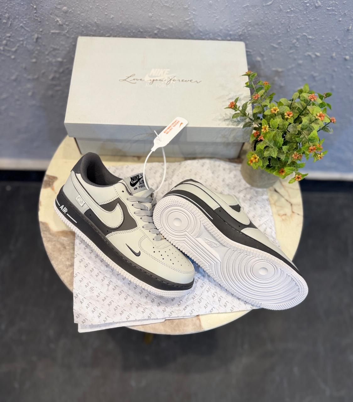 NIKE AIRFORCE ONE GREY METALLIC - Image 5